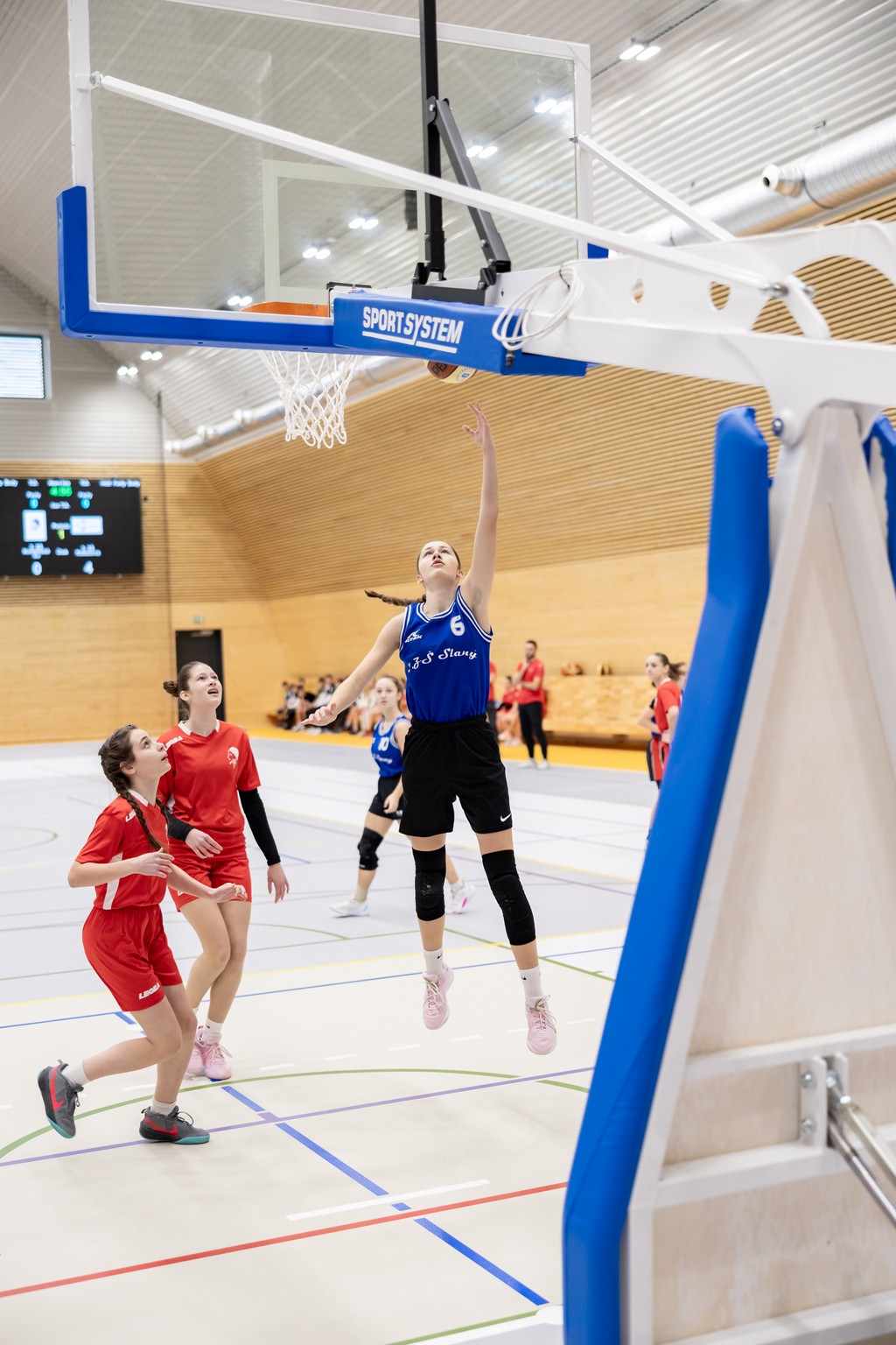 Basketbal v hale